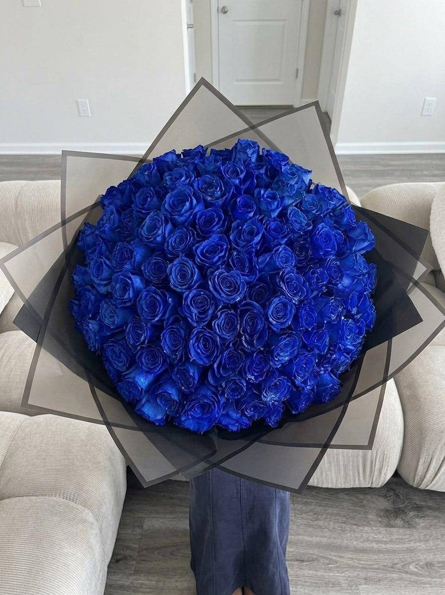 Моно-букет из 101 синий розы